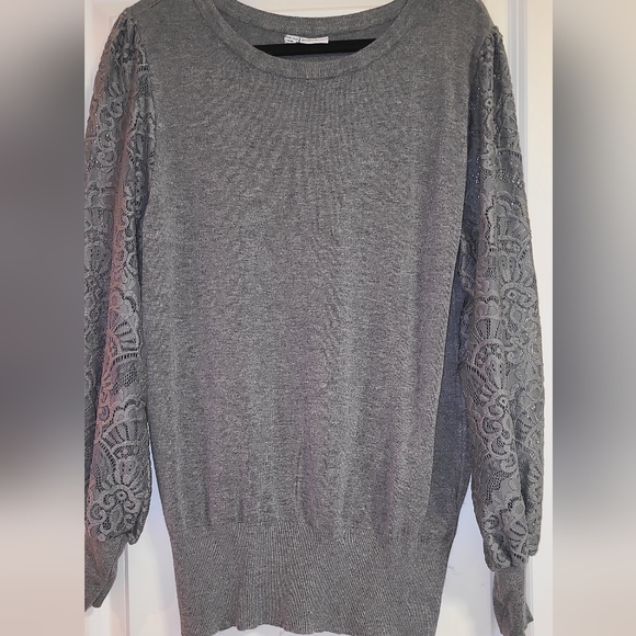 Women sweater with lace - Picture 2 of 9